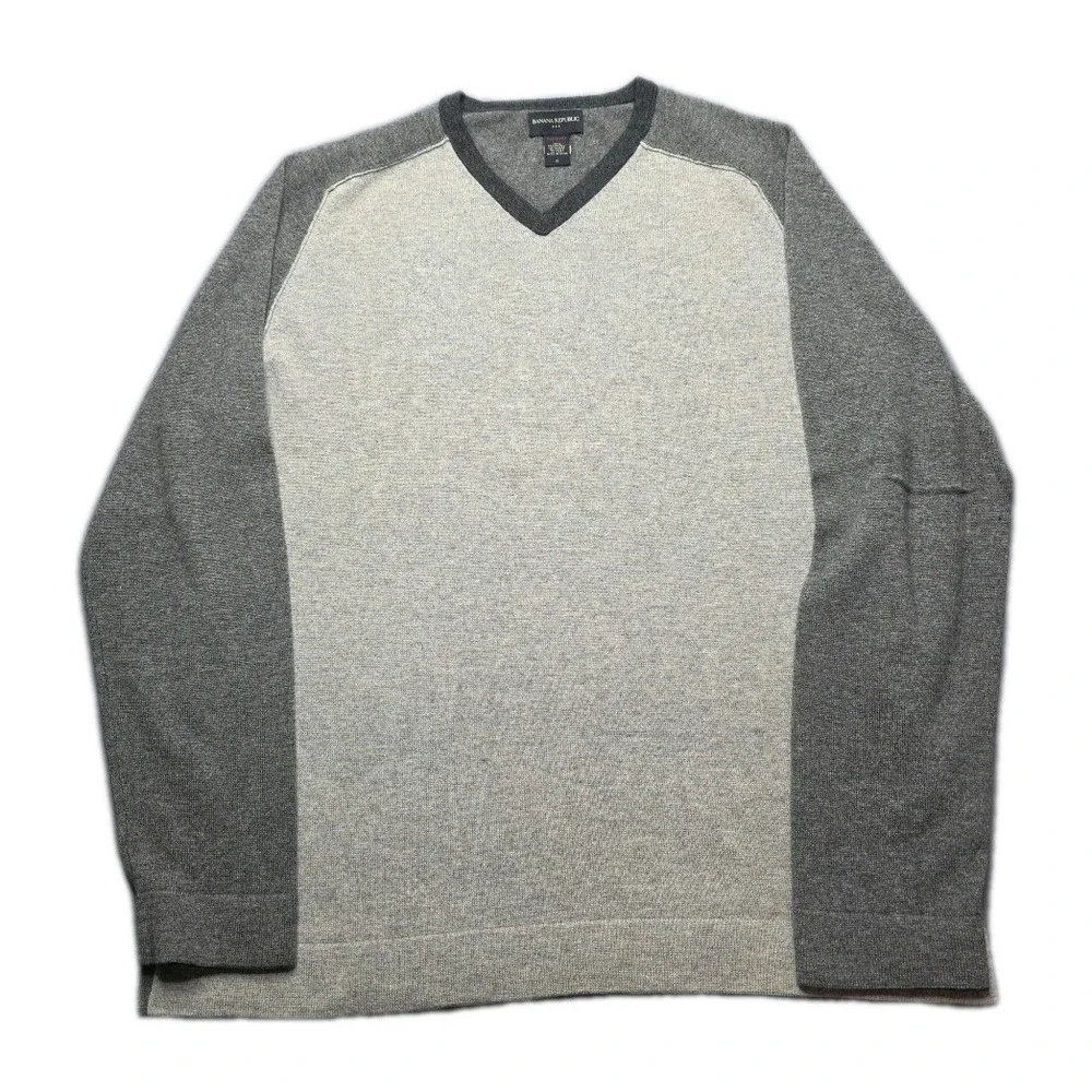 Banana Republic 100% Cashmere Gray Mens Large V Neck Long Sleeve Sweater